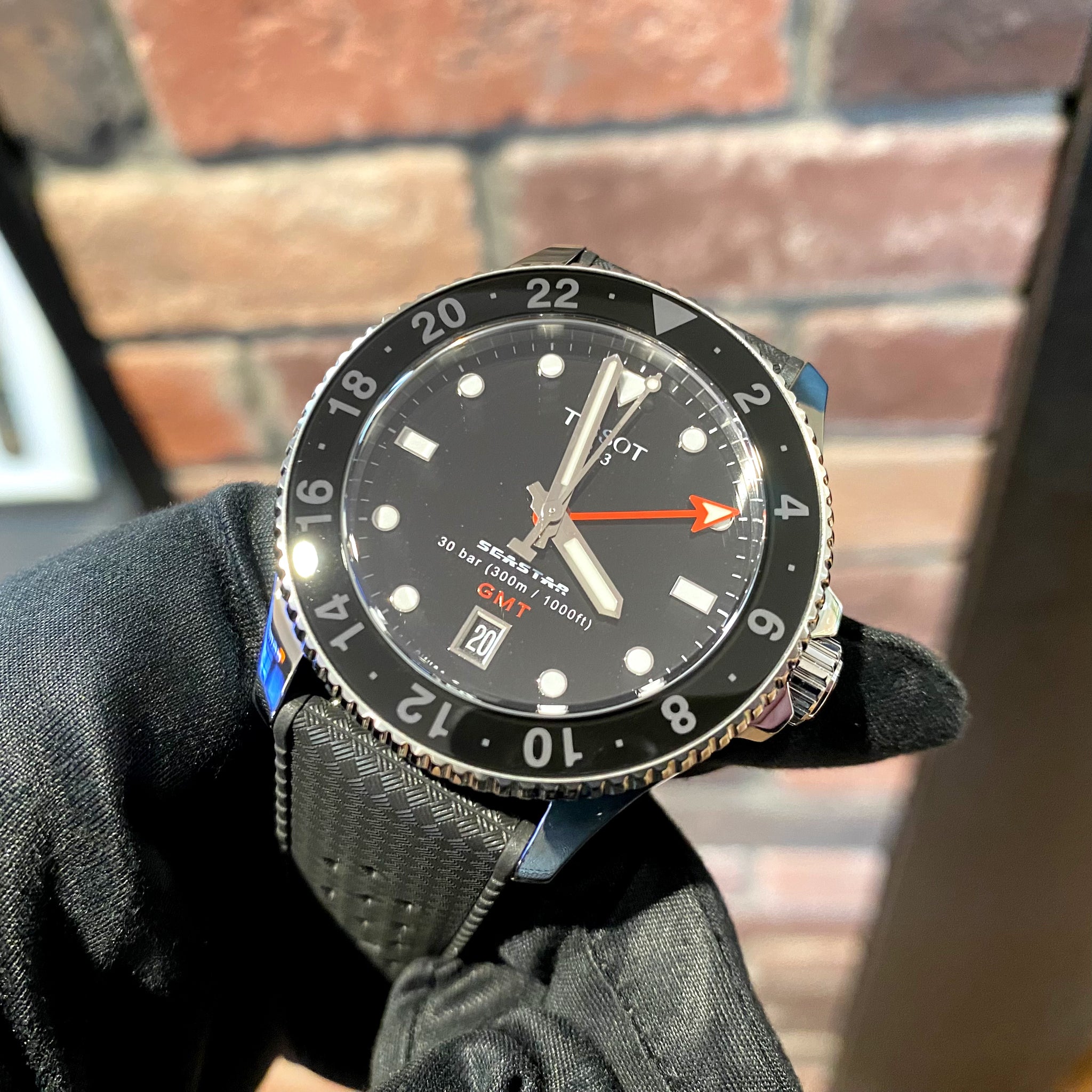 TISSOT SEASTAR1000 40mm QUARTZ GMT TISSOT SEASTAR1000 40mm QUARTZ GMT